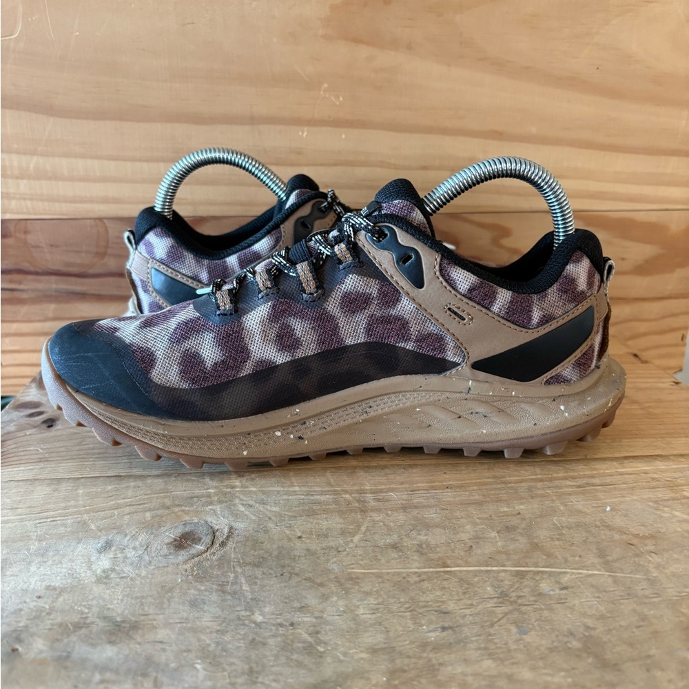 Merrell Womens Antora 3 Trail Running Shoe Size 7 Tan Brown Leopard‎ Sneaker EUC - Picture 7 of 14